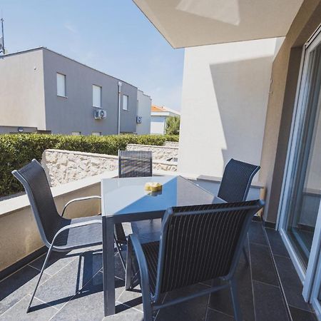 Apartments Lemon Новаля Екстер'єр фото