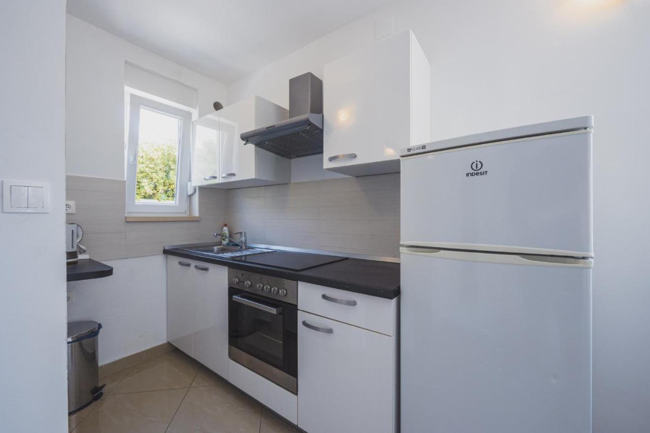 Apartments Lemon Новаля Екстер'єр фото