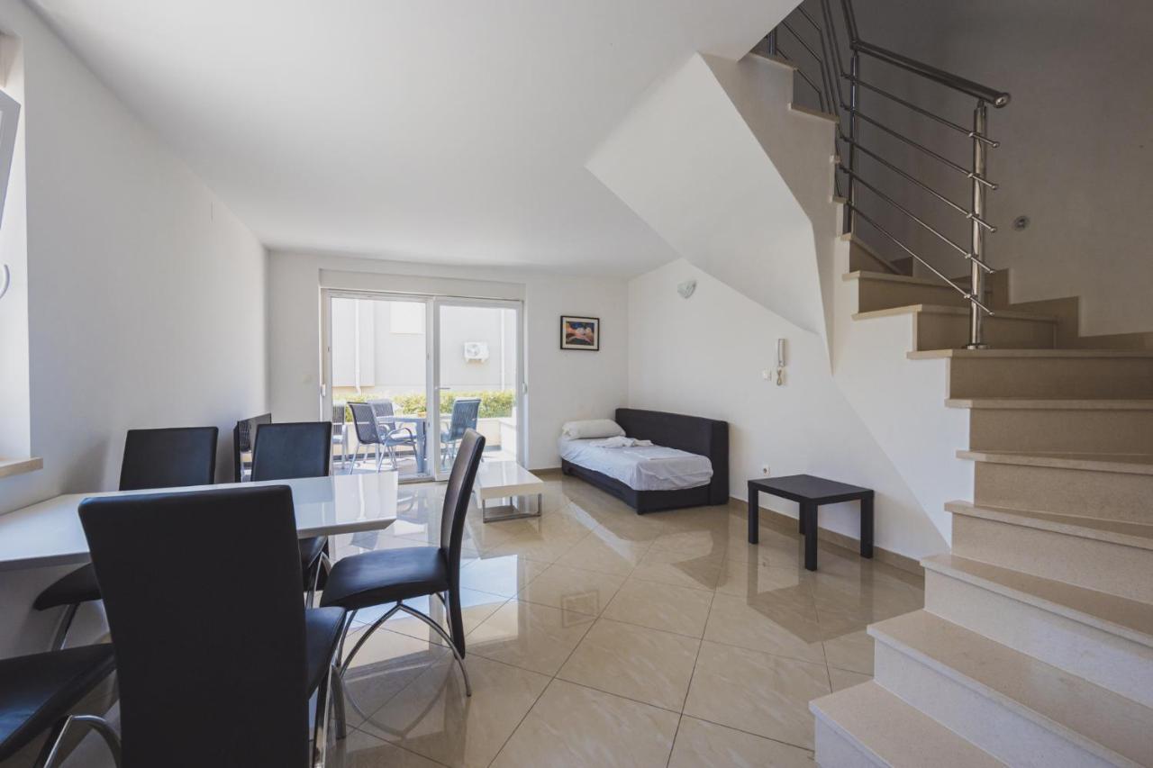 Apartments Lemon Новаля Екстер'єр фото