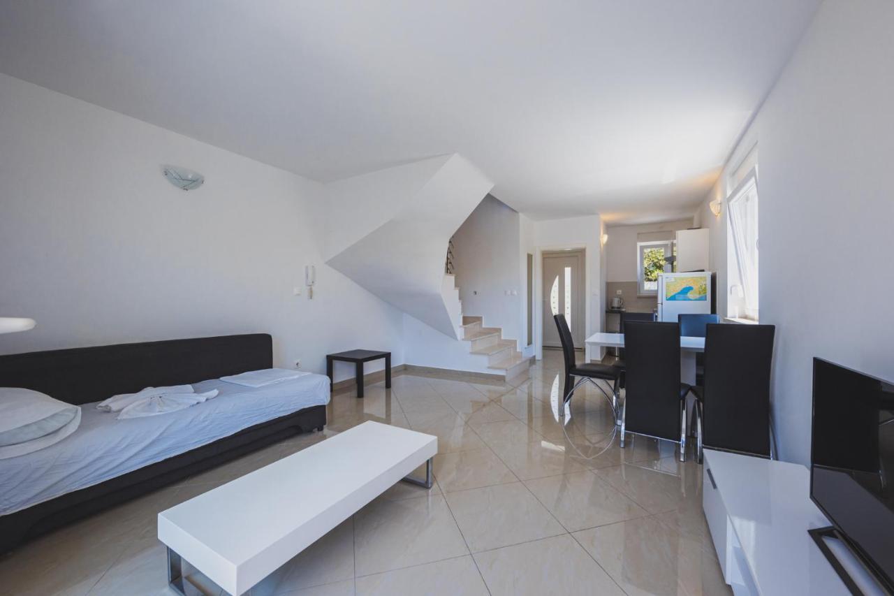 Apartments Lemon Новаля Екстер'єр фото