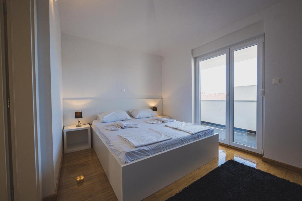 Apartments Lemon Новаля Екстер'єр фото