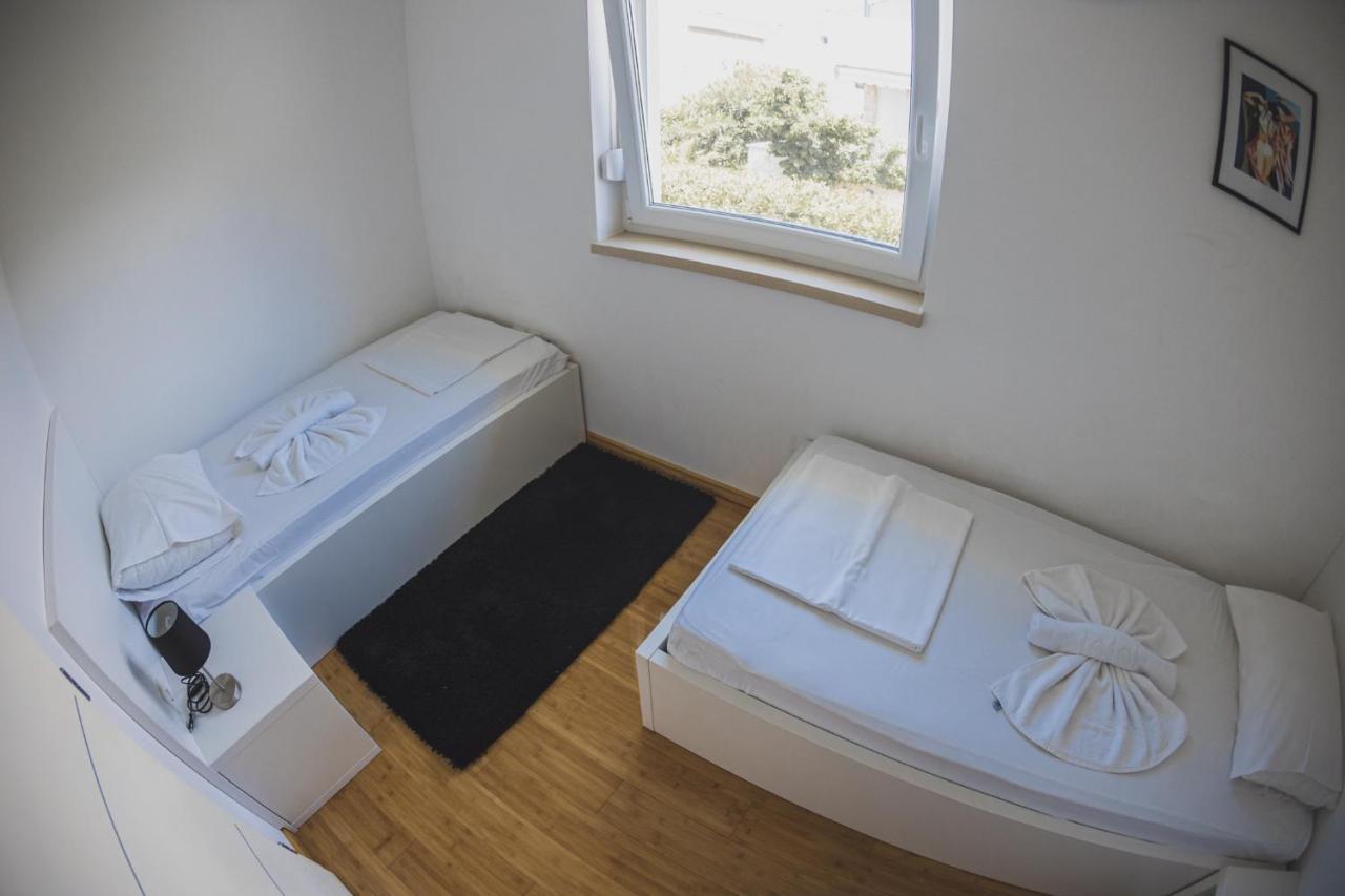 Apartments Lemon Новаля Екстер'єр фото