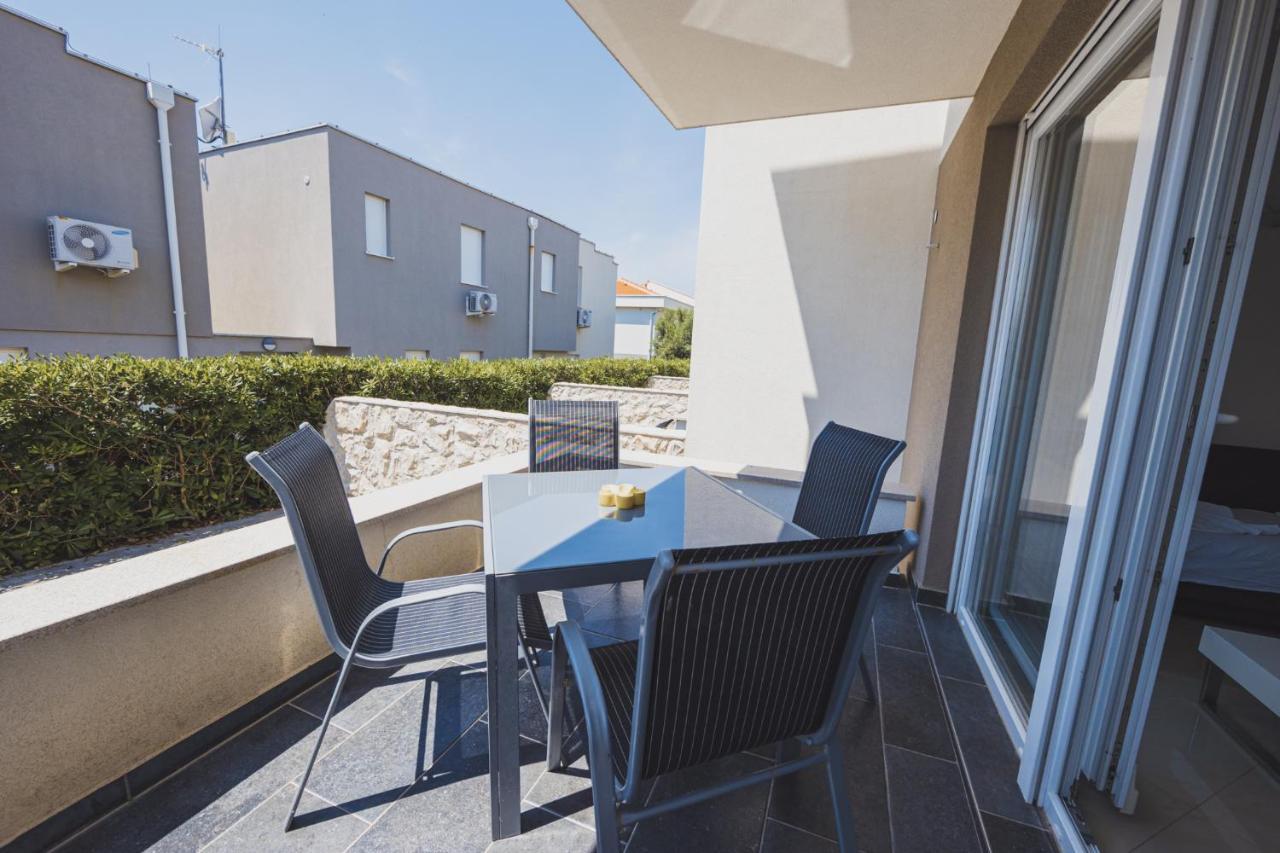 Apartments Lemon Новаля Екстер'єр фото